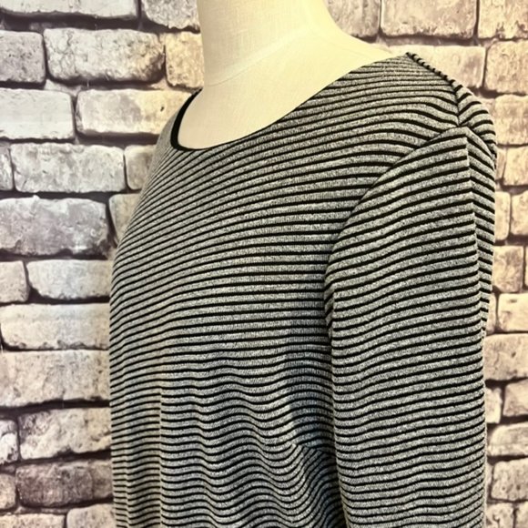I.N. Studio Black & Gray Long Sleeve Striped Asymmetrical Blouse Size 1X - Picture 5 of 10